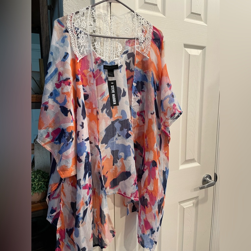 Steve Madden Abstract print short sleeve kimono cover up crocheted floral
Back